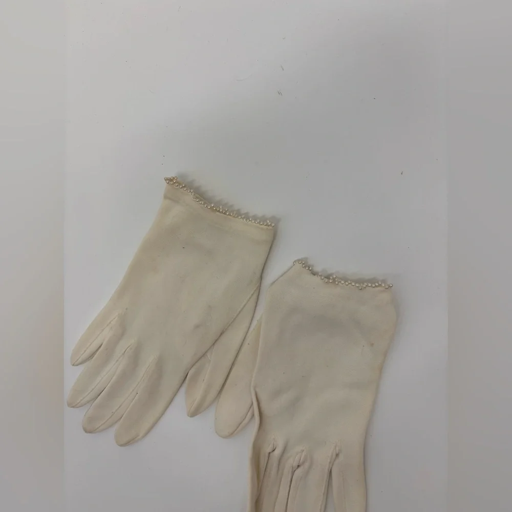 Vintage Ivory Dress Gloves with Beaded Trim – Mid-Century Classic